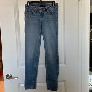 Levi’s Demi Curve Low Rise Skinny Mid-Wash Size 25